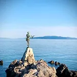 Julija 2 *