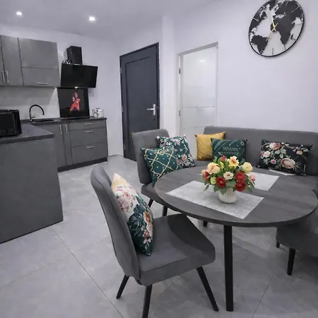 Apartamento Julija 2 *