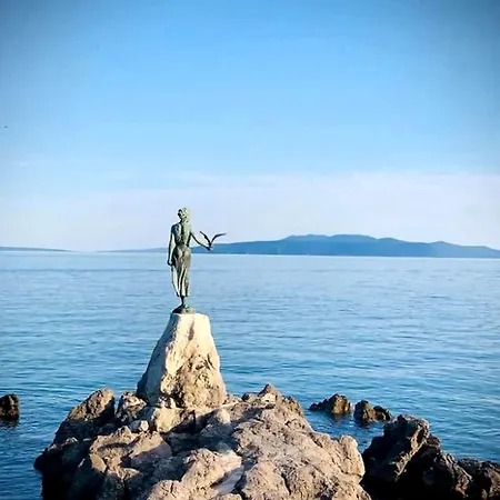 Julija 2 *